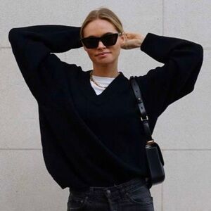 100% Cashmere V-Neck Sweater